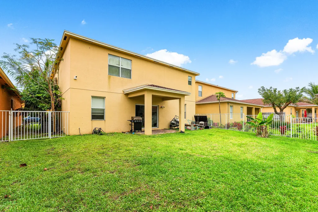 5827 Gypsum Place West Palm Beach FL 33413