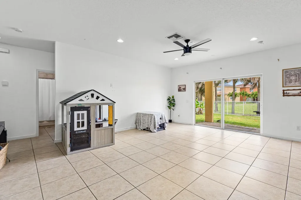 5827 Gypsum Place West Palm Beach FL 33413
