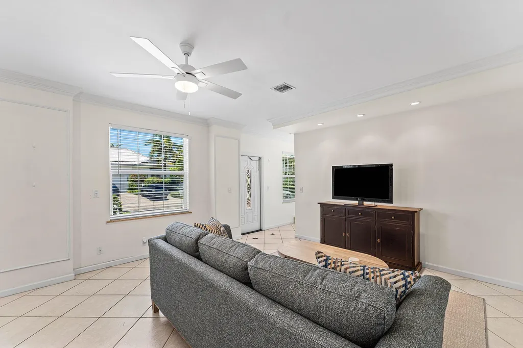 99 Seabreeze Avenue Delray Beach FL 33483