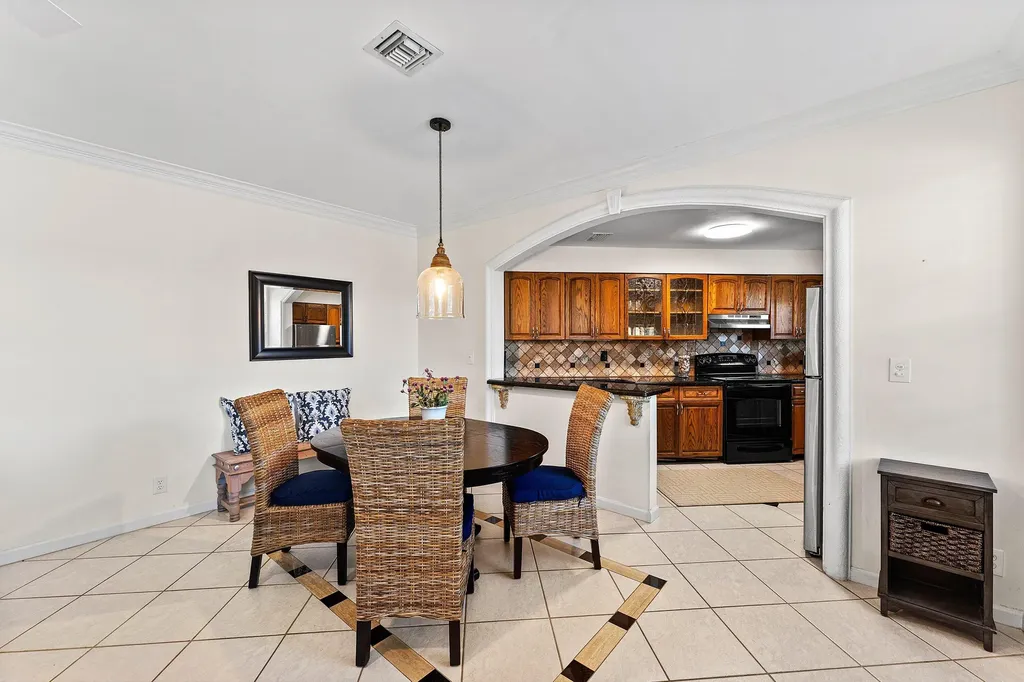 99 Seabreeze Avenue Delray Beach FL 33483