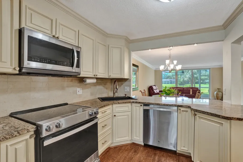 3621 Oaks Clubhouse Drive Pompano Beach FL 33069