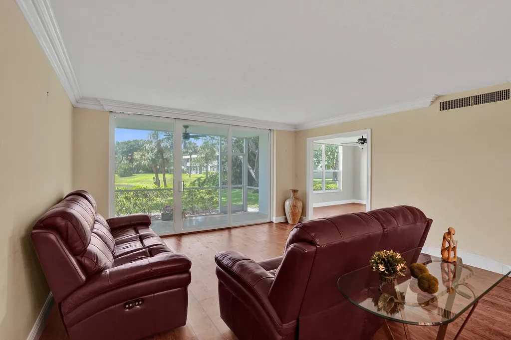 3621 Oaks Clubhouse Drive Pompano Beach FL 33069
