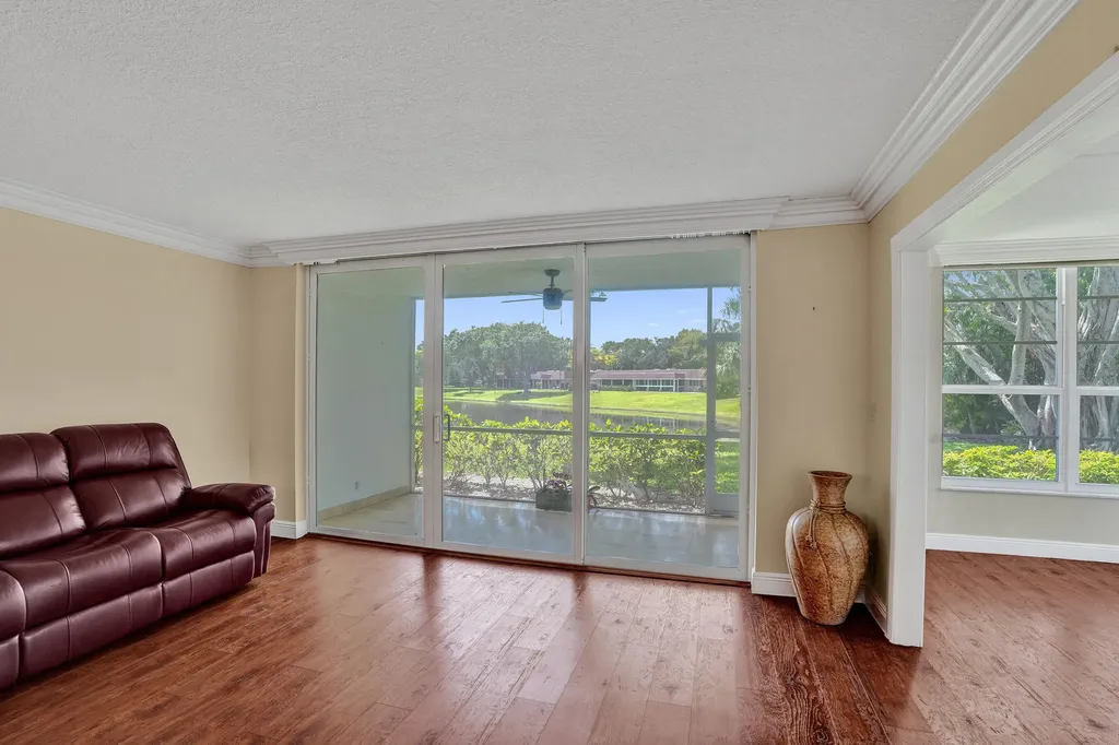 3621 Oaks Clubhouse Drive Pompano Beach FL 33069