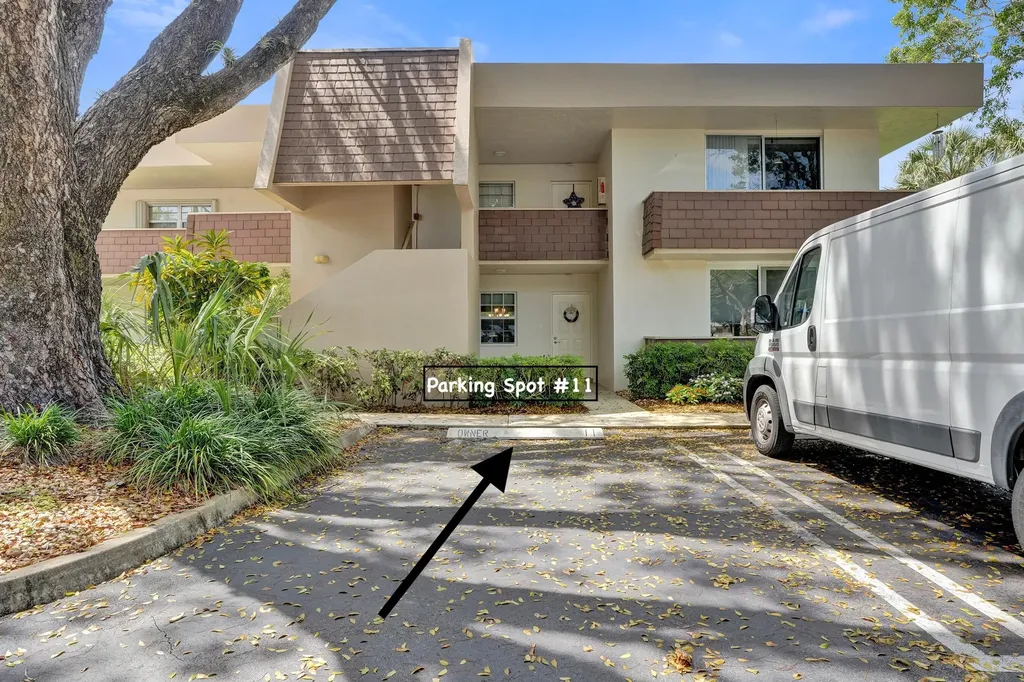 3621 Oaks Clubhouse Drive Pompano Beach FL 33069