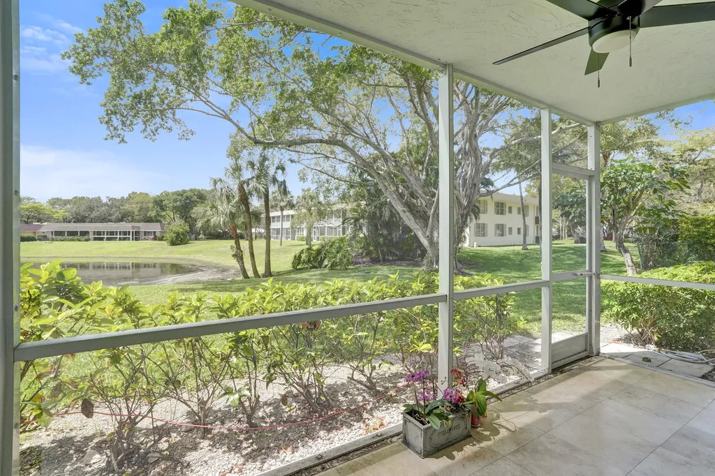 3621 Oaks Clubhouse Drive Pompano Beach FL 33069