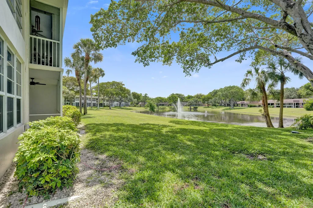 3621 Oaks Clubhouse Drive Pompano Beach FL 33069