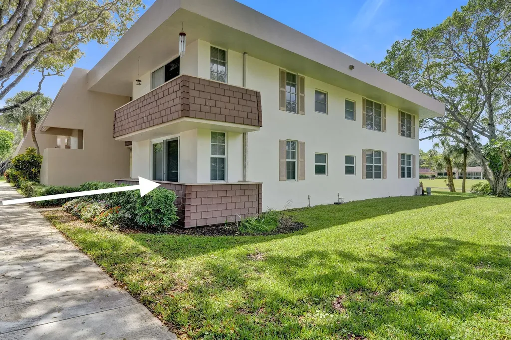 3621 Oaks Clubhouse Drive Pompano Beach FL 33069