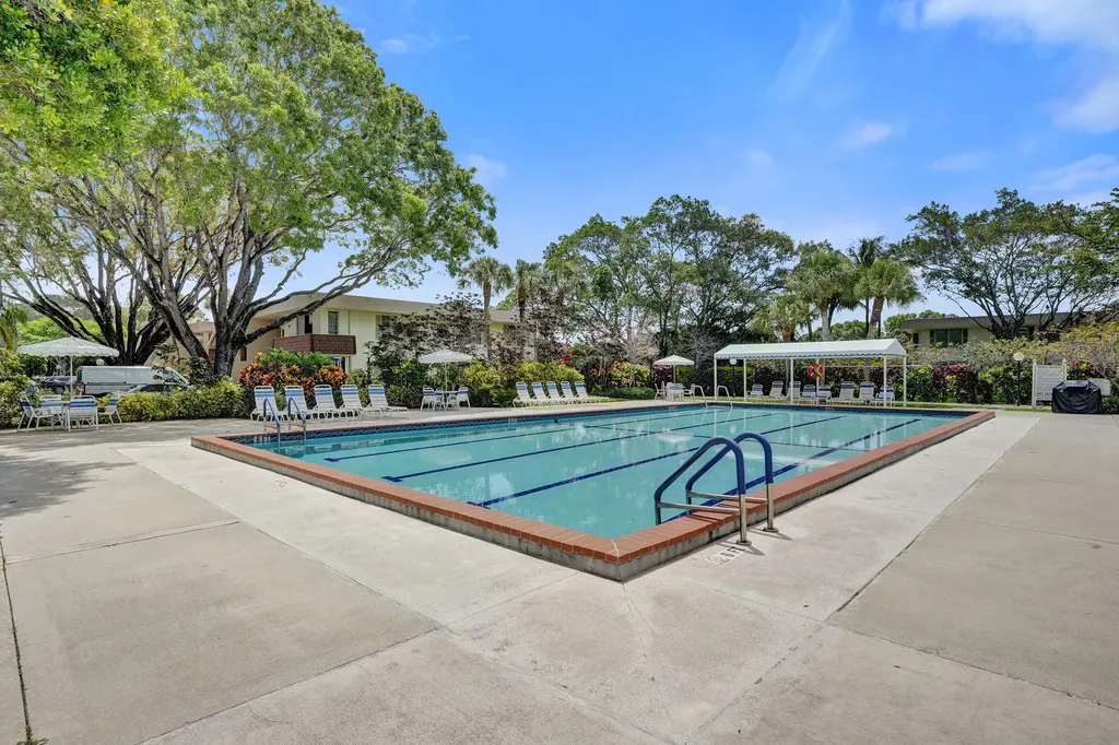 3621 Oaks Clubhouse Drive Pompano Beach FL 33069