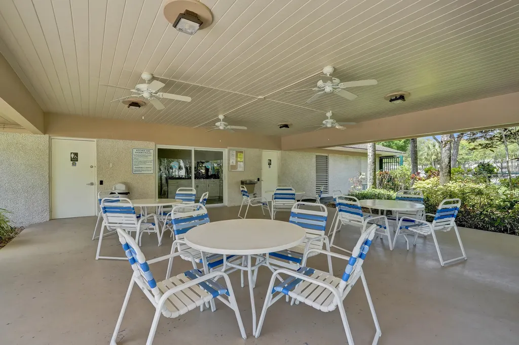 3621 Oaks Clubhouse Drive Pompano Beach FL 33069