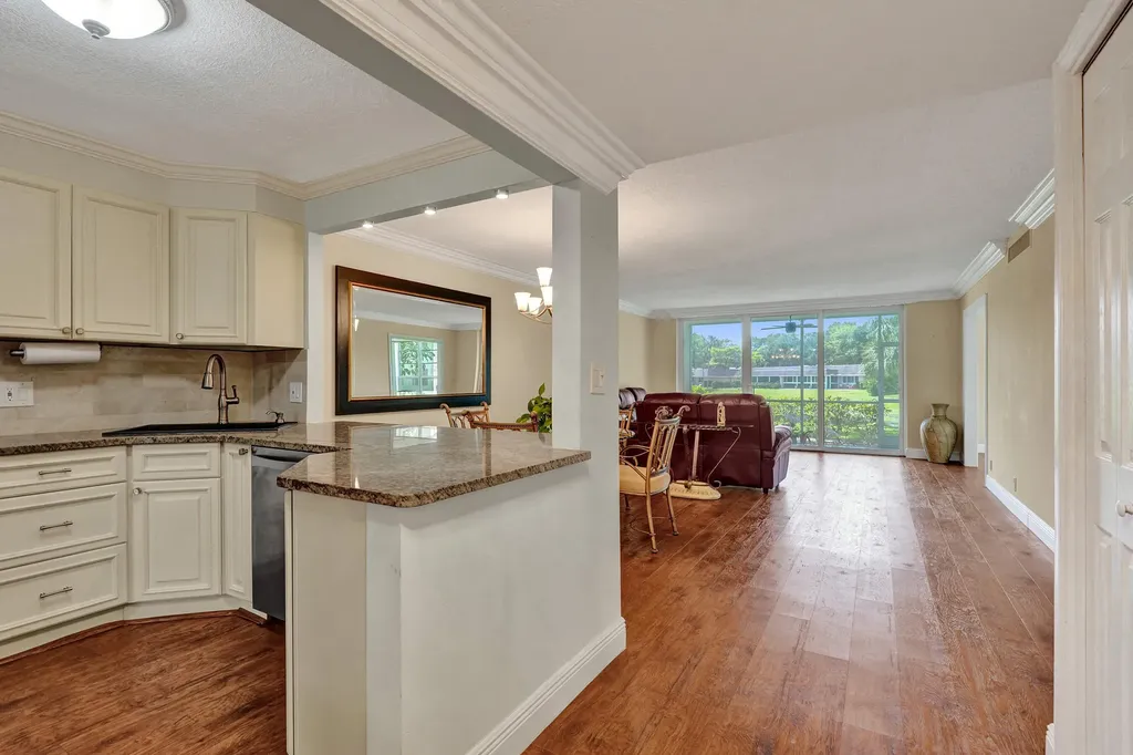 3621 Oaks Clubhouse Drive Pompano Beach FL 33069