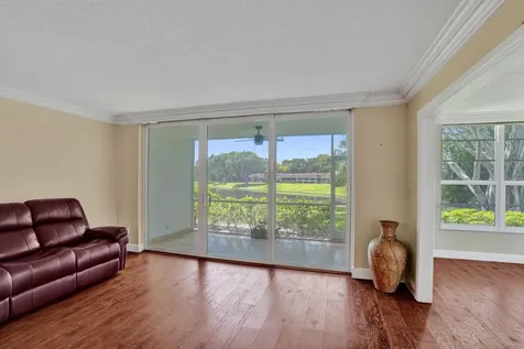 3621 Oaks Clubhouse Drive Pompano Beach FL 33069