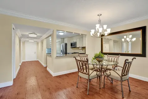 3621 Oaks Clubhouse Drive Pompano Beach FL 33069