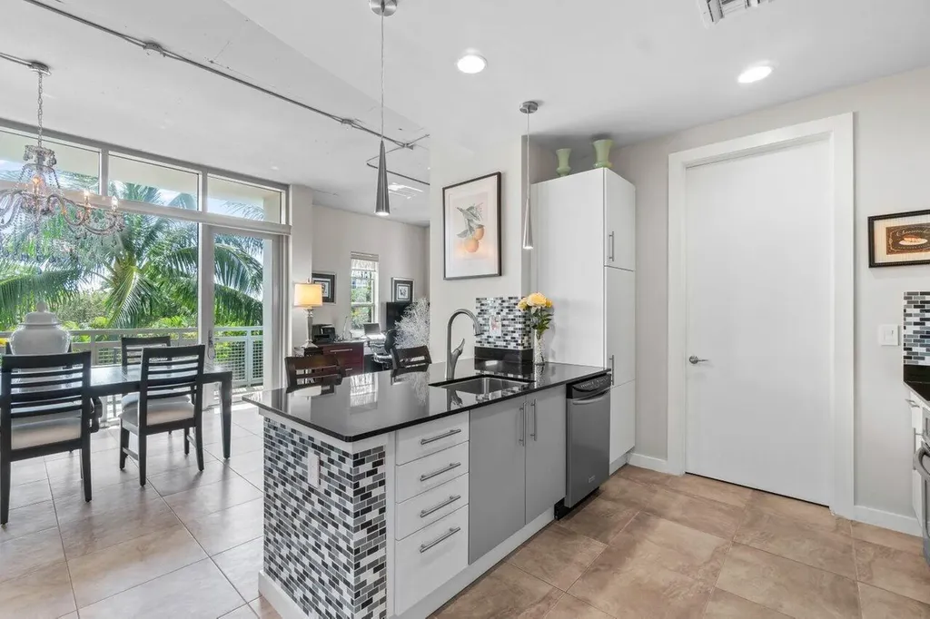 335 SE 6th Avenue Delray Beach FL 33483