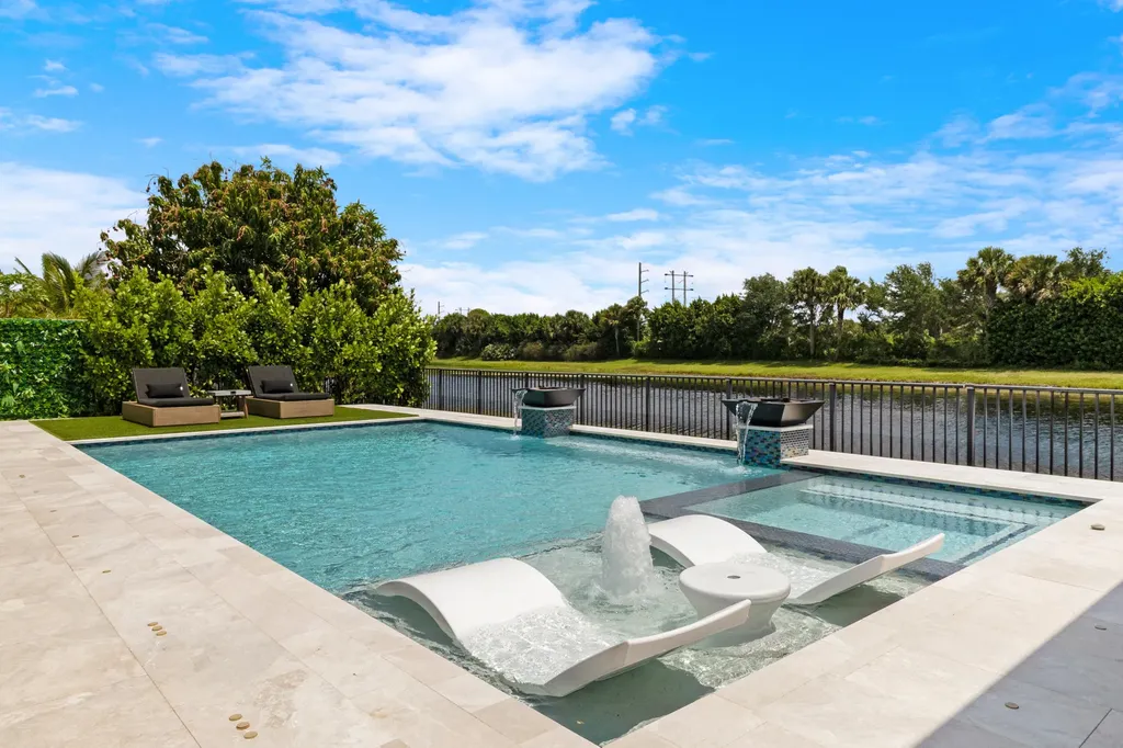 8979 Grand Prix Lane Boynton Beach FL 33472