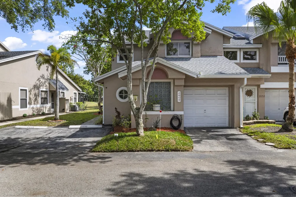 2030 Discovery Circle E Deerfield Beach FL 33442
