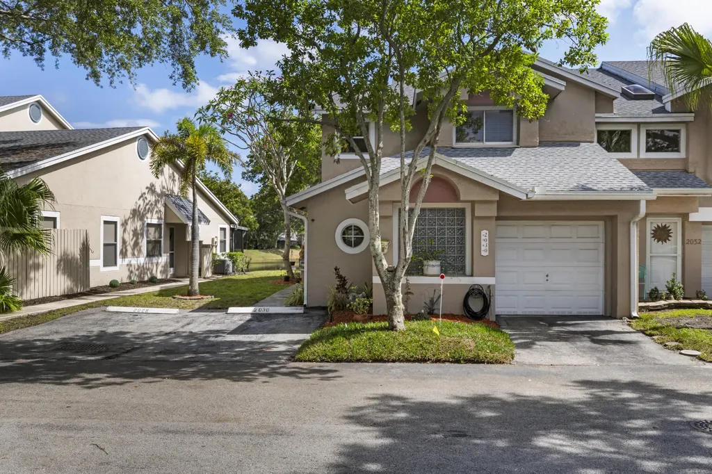 2030 Discovery Circle E Deerfield Beach FL 33442