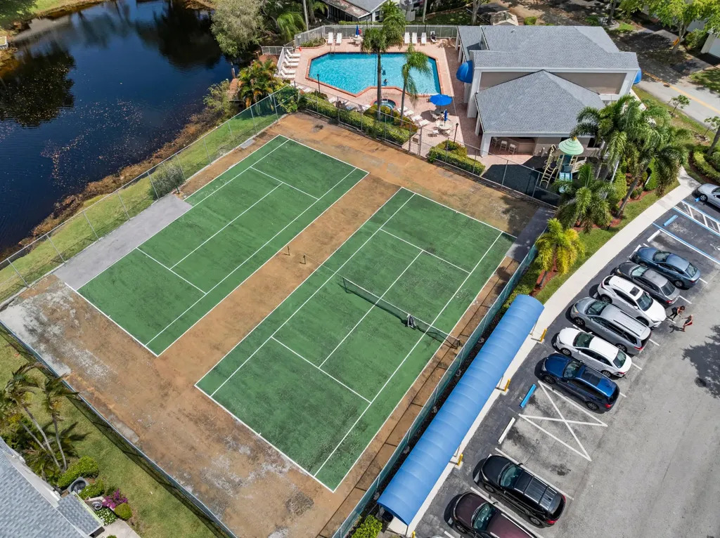 2030 Discovery Circle E Deerfield Beach FL 33442