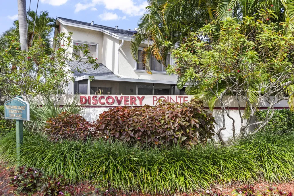 2030 Discovery Circle E Deerfield Beach FL 33442