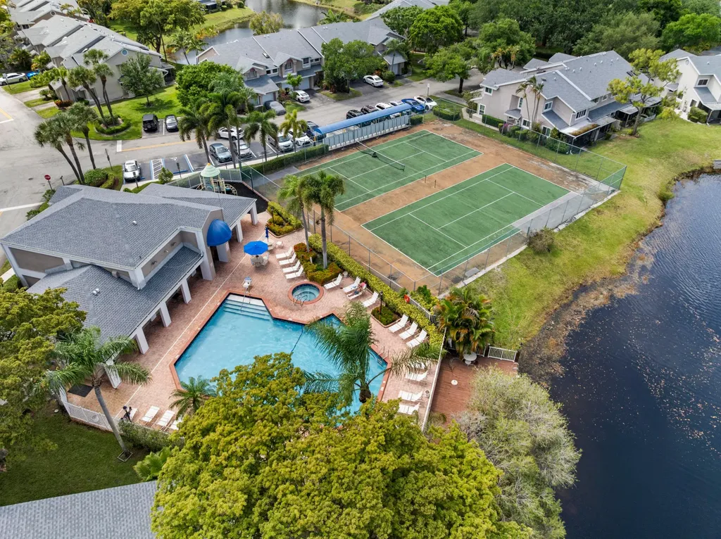 2030 Discovery Circle E Deerfield Beach FL 33442
