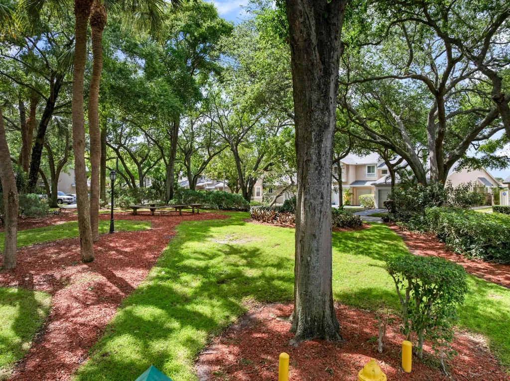 2030 Discovery Circle E Deerfield Beach FL 33442