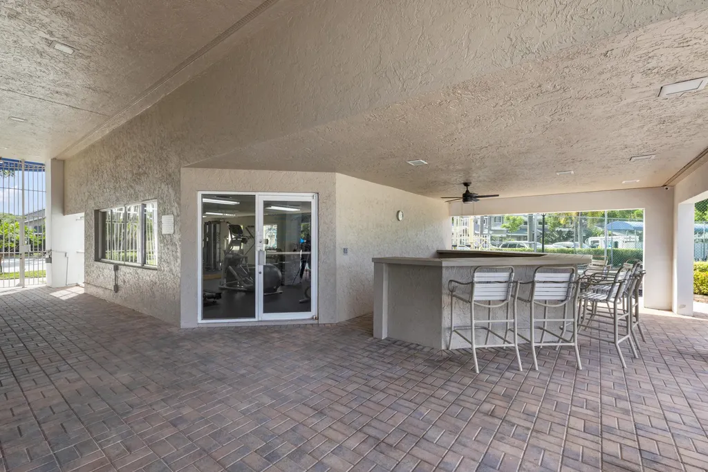 2030 Discovery Circle E Deerfield Beach FL 33442