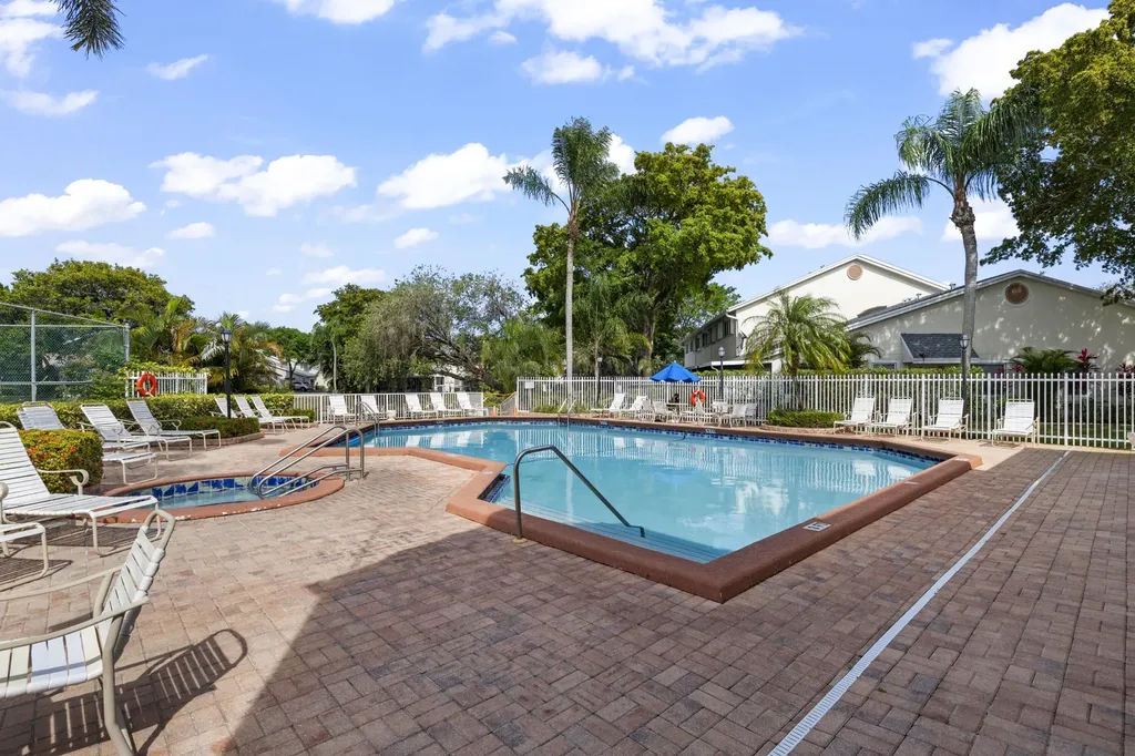 2030 Discovery Circle E Deerfield Beach FL 33442