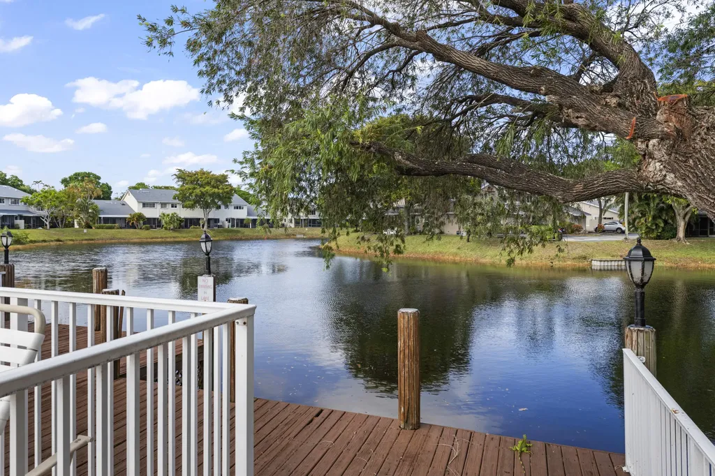 2030 Discovery Circle E Deerfield Beach FL 33442