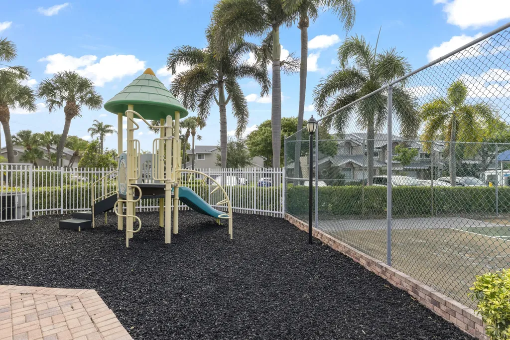 2030 Discovery Circle E Deerfield Beach FL 33442