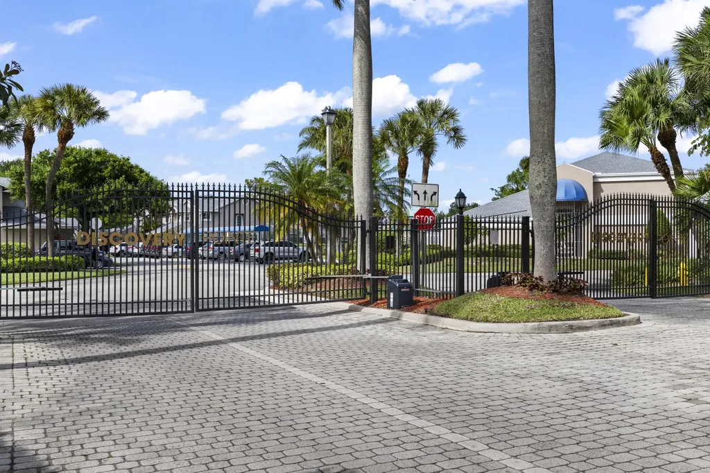 2030 Discovery Circle E Deerfield Beach FL 33442