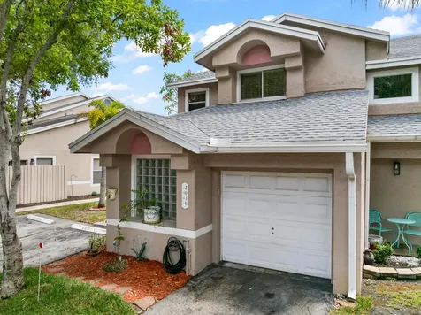 2030 Discovery Circle E Deerfield Beach FL 33442