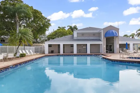 2030 Discovery Circle E Deerfield Beach FL 33442