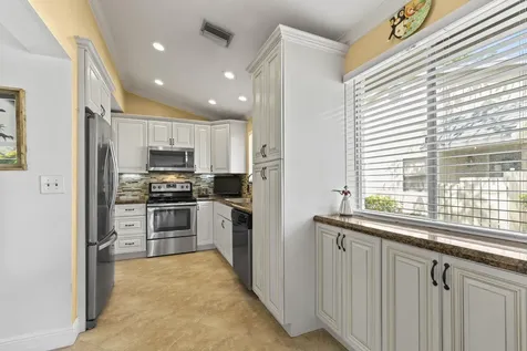 2030 Discovery Circle E Deerfield Beach FL 33442