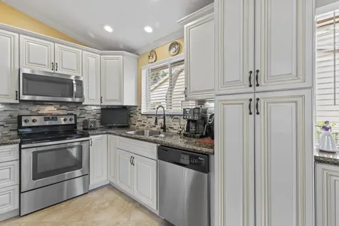 2030 Discovery Circle E Deerfield Beach FL 33442