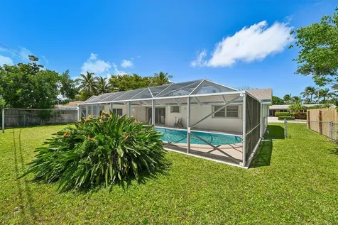 804 SE 16th Court Deerfield Beach FL 33441