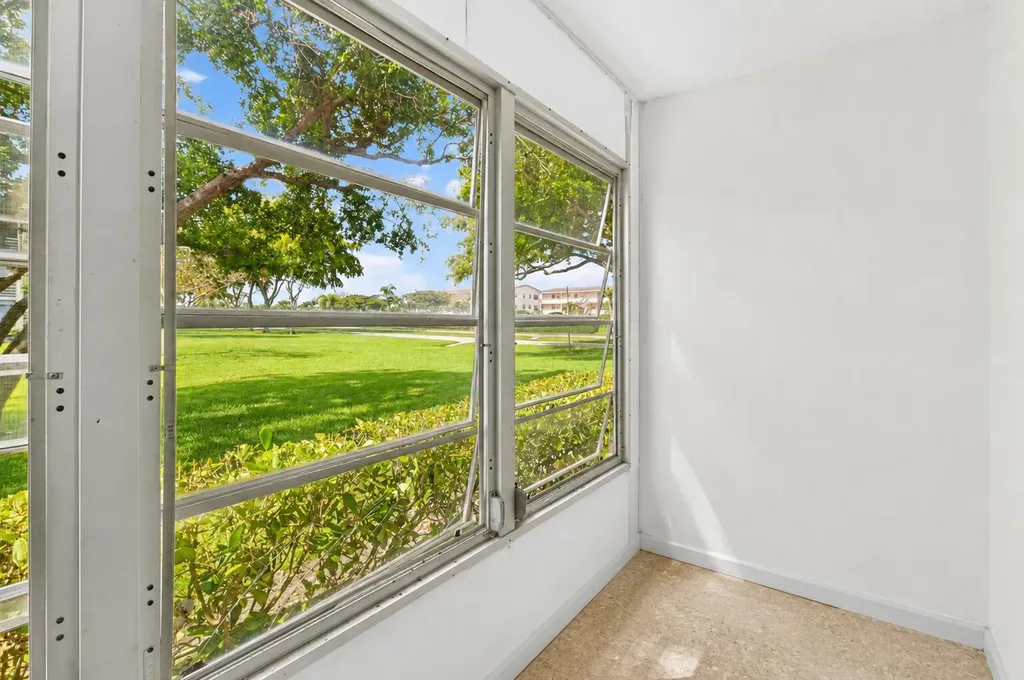 559 Mansfield Boca Raton FL 33434