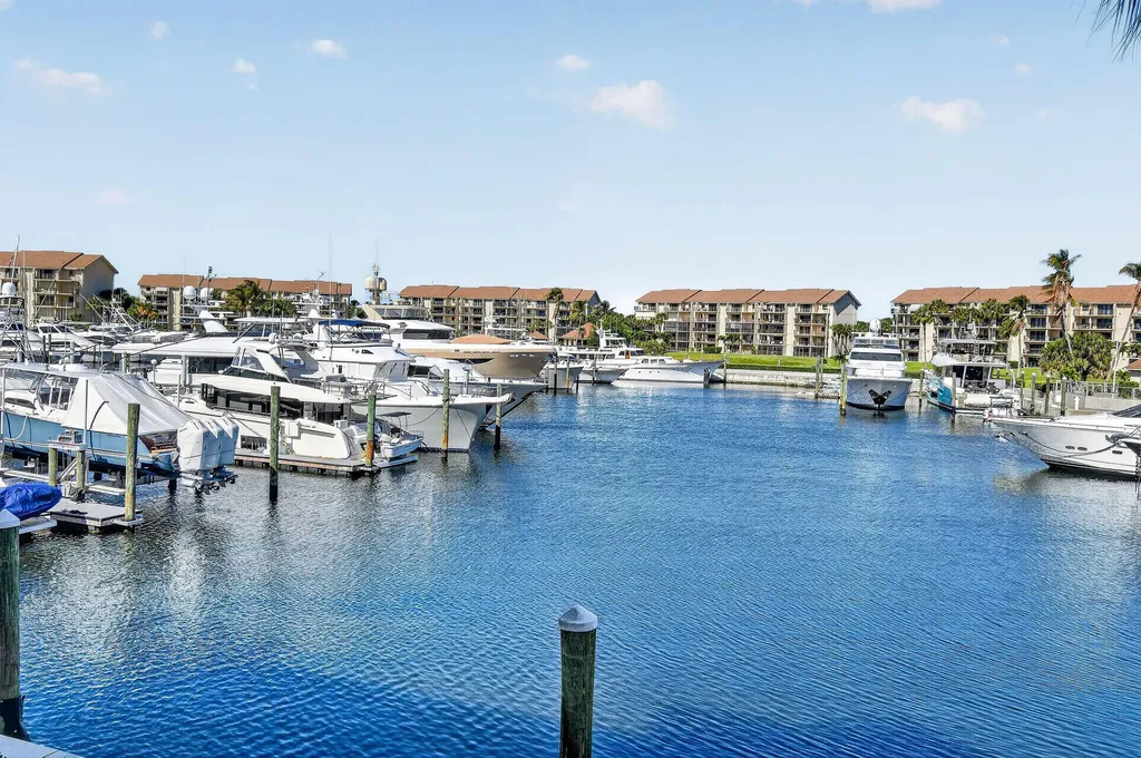 2401 Marina Isle Way Jupiter FL 33477