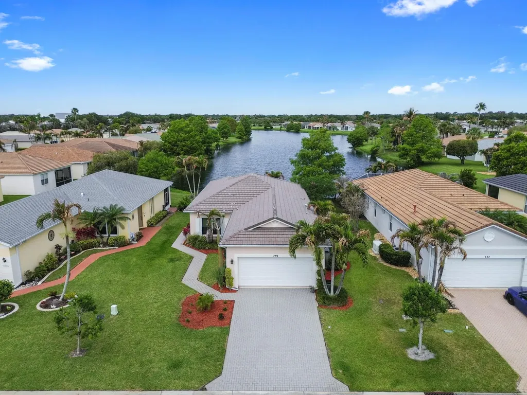 739 SW Rocky Bayou Terrace Port St Lucie FL 34986