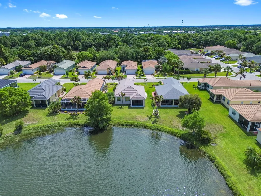739 SW Rocky Bayou Terrace Port St Lucie FL 34986