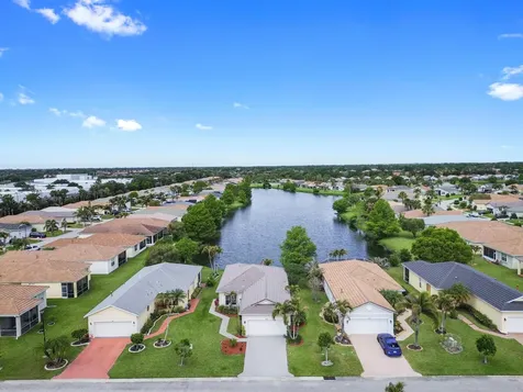 739 SW Rocky Bayou Terrace Port St Lucie FL 34986