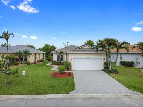739 SW Rocky Bayou Terrace Port St Lucie FL 34986