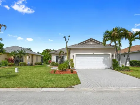 739 SW Rocky Bayou Terrace Port St Lucie FL 34986