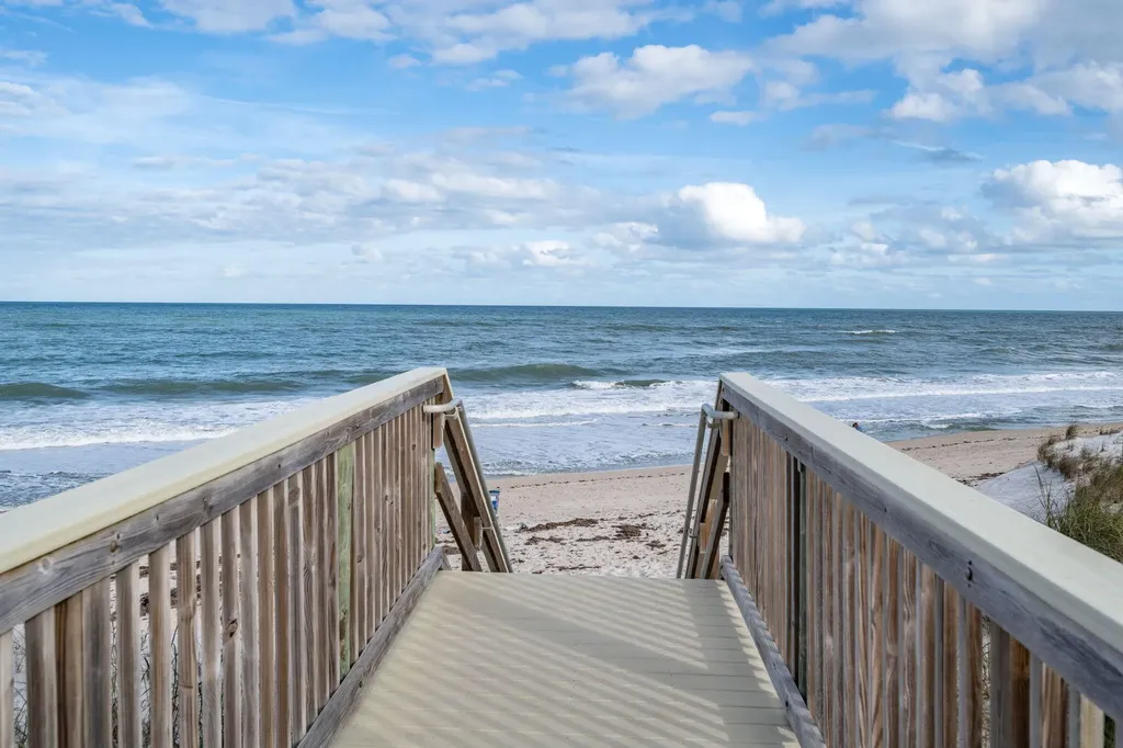 1930 Frosted Turquoise Way Vero Beach FL 32963