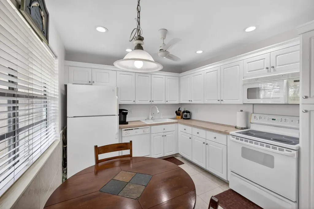 127 Lake Gloria Drive West Palm Beach FL 33411
