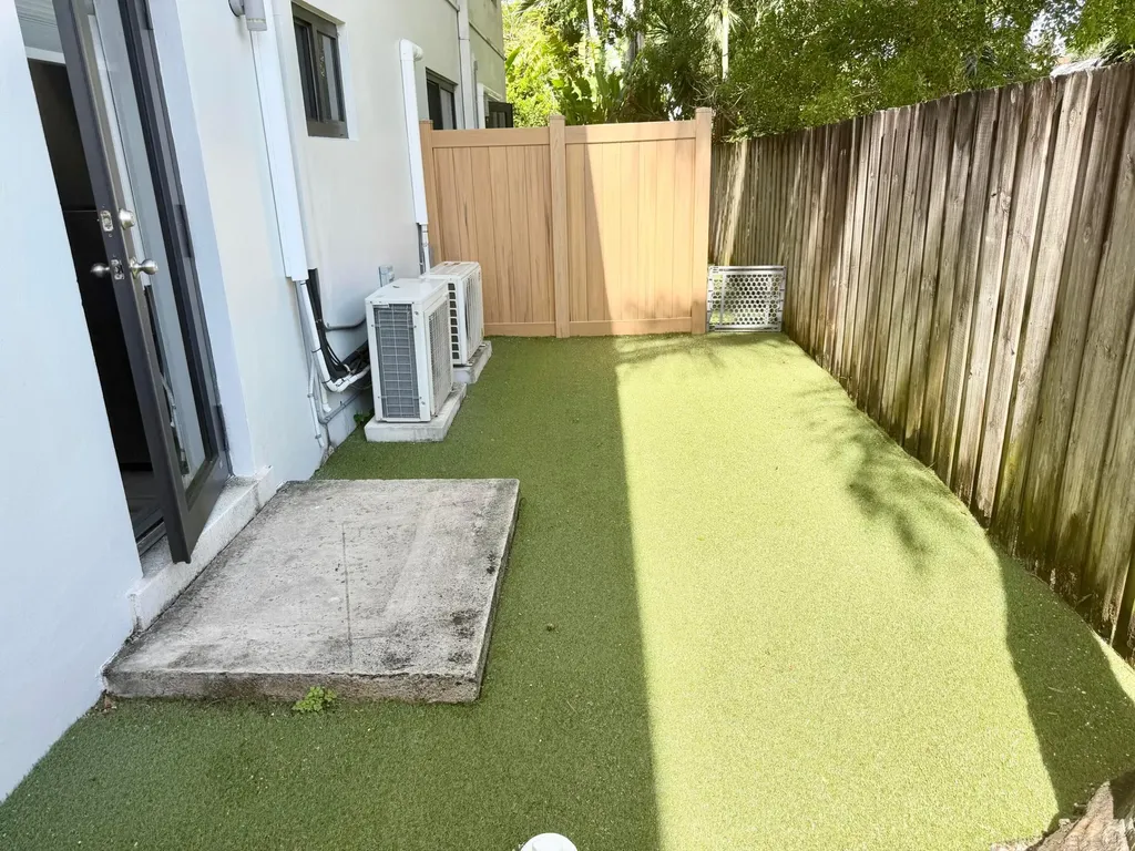 821 N Victoria Park Road Fort Lauderdale FL 33304