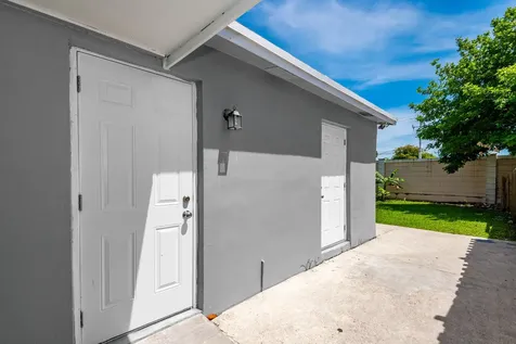 6560 SW 20th Street North Lauderdale FL 33068