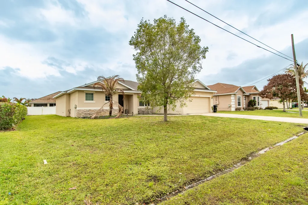 1244 SW Ermine Avenue Port St Lucie FL 34953