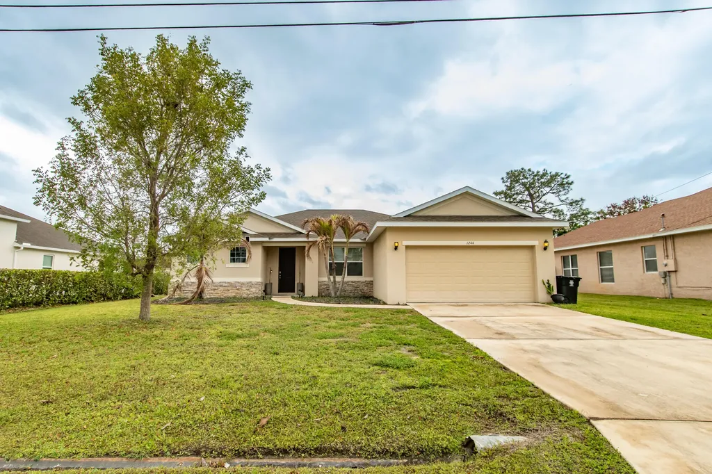 1244 SW Ermine Avenue Port St Lucie FL 34953
