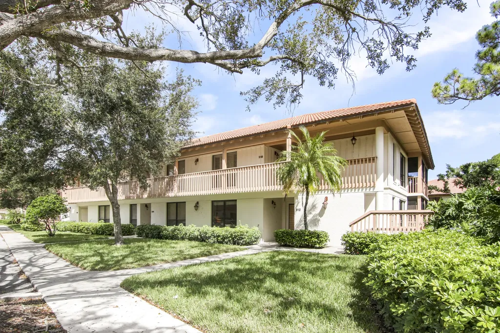 512 Brackenwood Place Palm Beach Gardens FL 33418