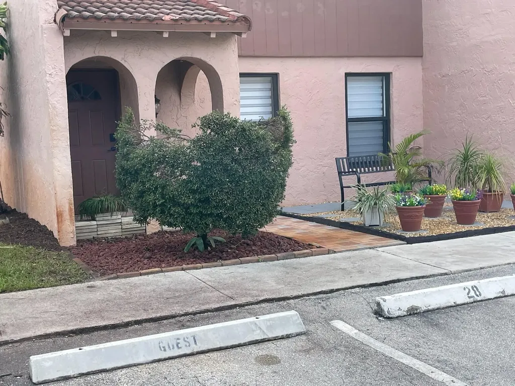 28 Madrid Lane Davie FL 33324