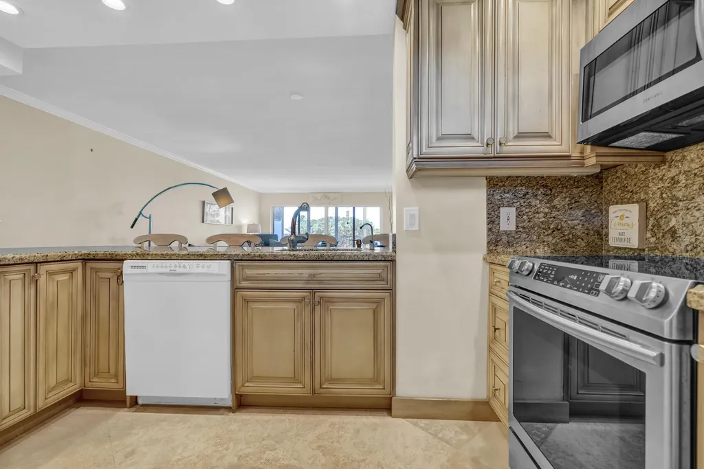 3050 NE 48th Court Lighthouse Point FL 33064